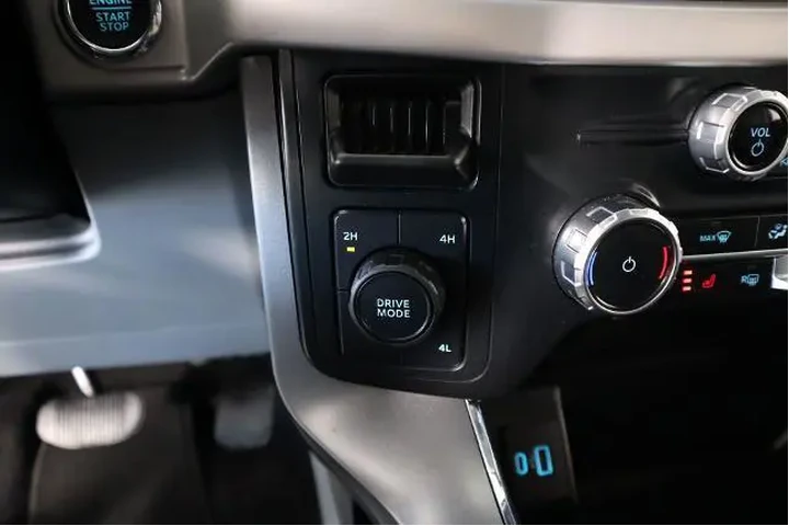 $38761 : Ford F-150 2023 4x4 Lariat 4 image 9