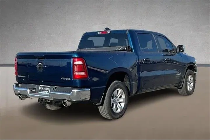 $33716 : Ram 1500 2023 4x4 Laramie 4d image 2