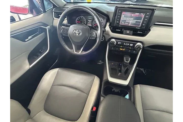 $19632 : Toyota RAV4 2020 XLE Premium image 9