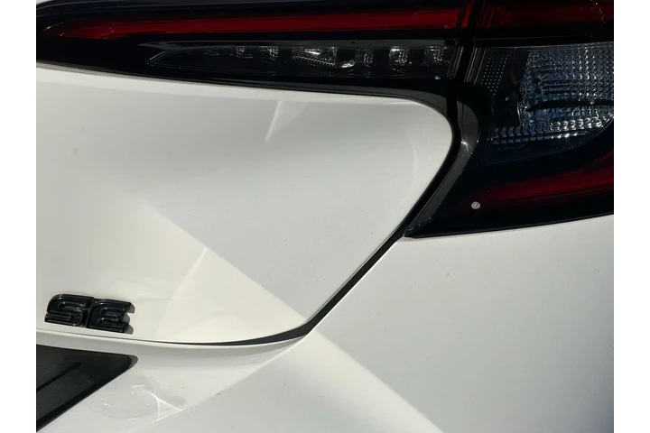 $23980 : Toyota Corolla Hatchback 202 image 7