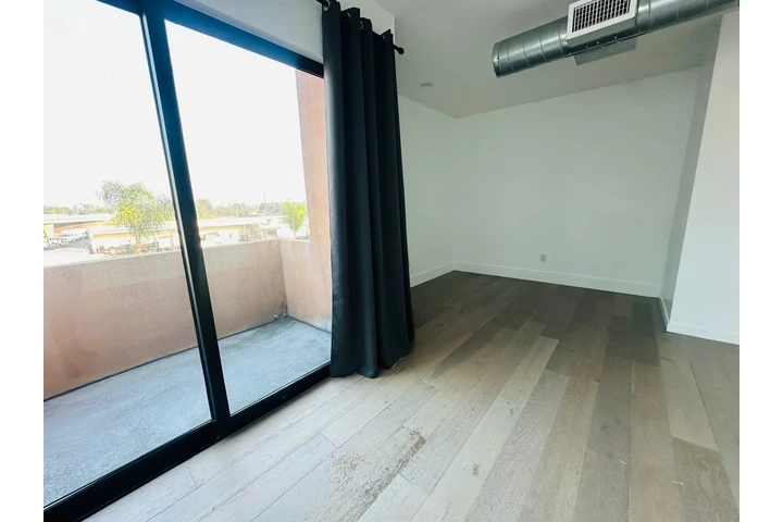 $1100 : Renta recamara (Santa Ana) image 3