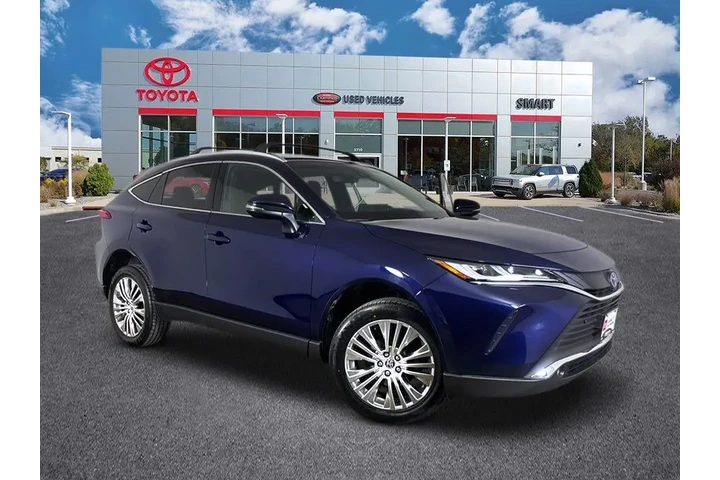 $31994 : Gold Certified2023 Venza LE image 1