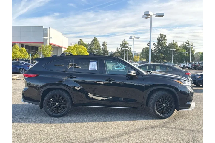 $37599 : Toyota Highlander 2023 L 4dr image 3