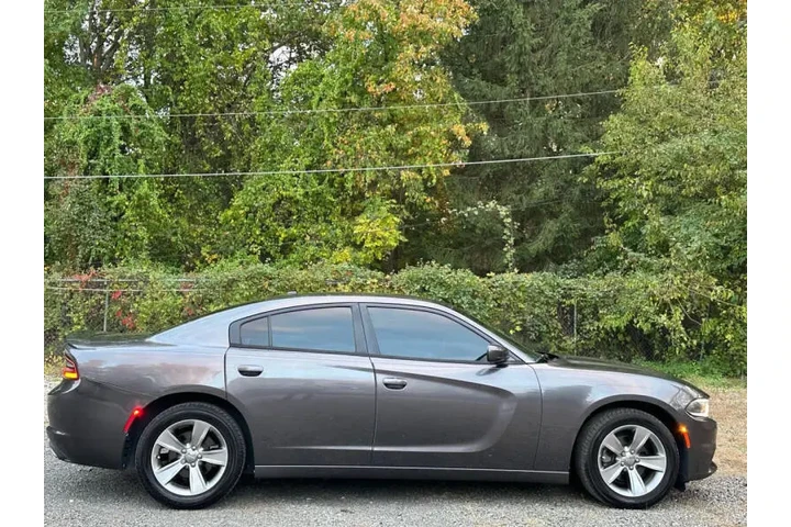 $11550 : 2015 Charger SE image 9