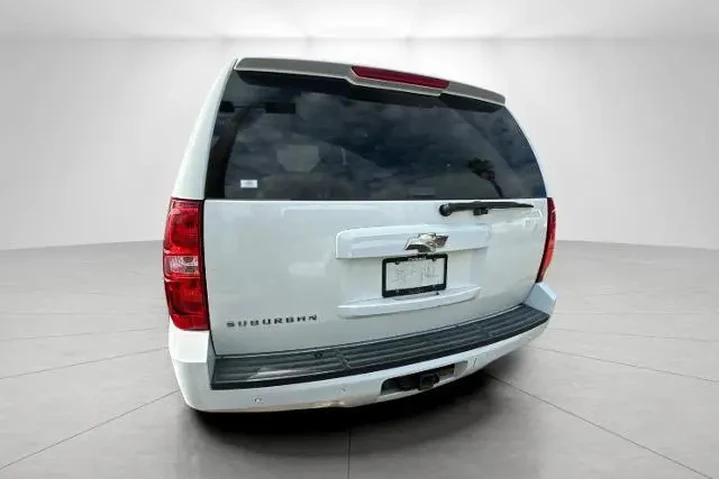 $15995 : Chevrolet Suburban 2013 4x4 image 3