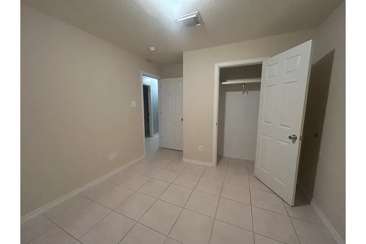 $1150 : Houston Renta image 7