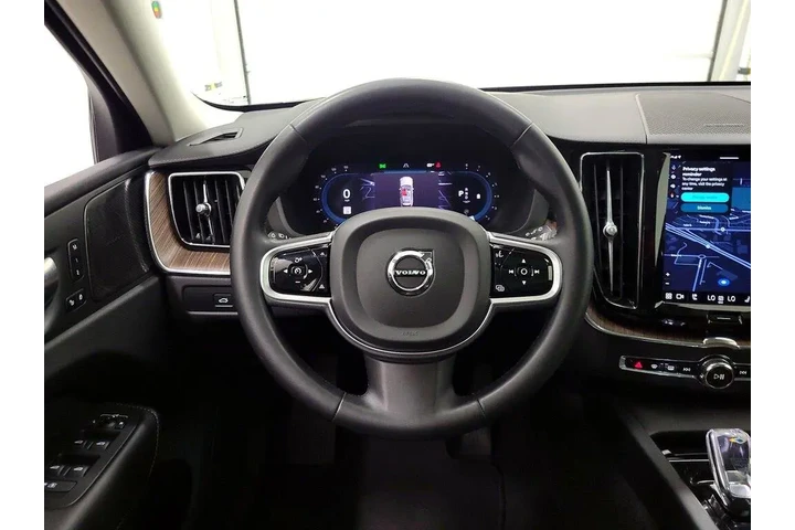$31998 : Volvo XC60 2023 B5 Ultimate image 10