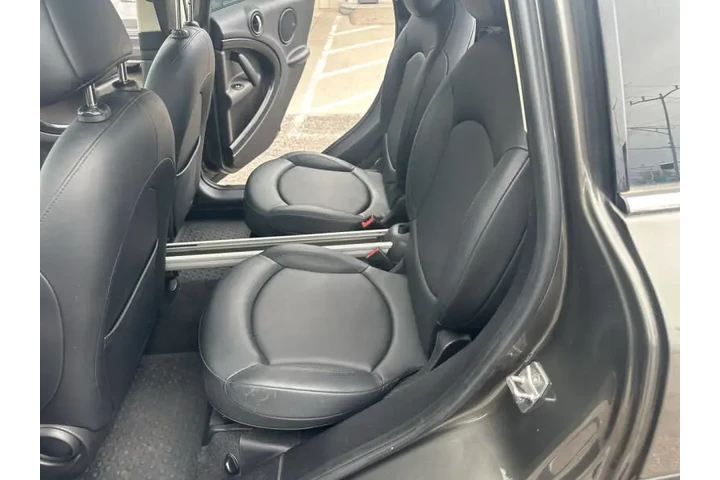 2011 MINI Cooper Countryman S image 9