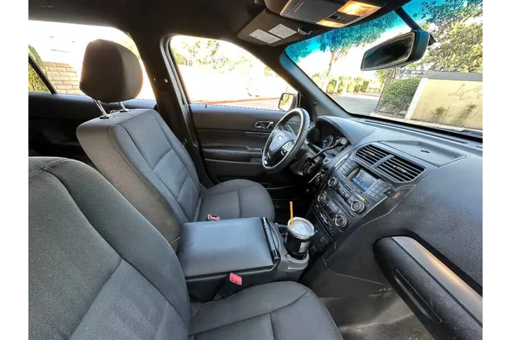 $13750 : 2017 Explorer Police Intercep image 9