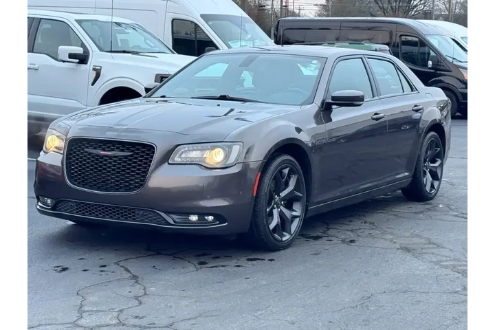 $19960 : Chrysler 300 2021 S V6 4dr S image 2
