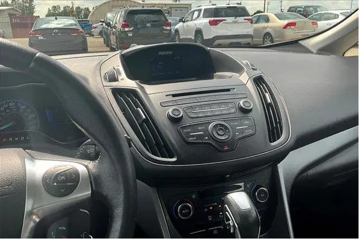 $15693 : Ford C-MAX Hybrid 2017 SE 4d image 6