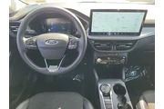 $27850 : Ford Escape Plug-In Hybrid 2 thumbnail