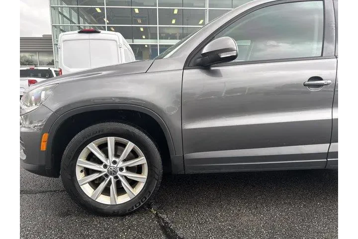 $11238 : Volkswagen Tiguan Limited 20 image 9