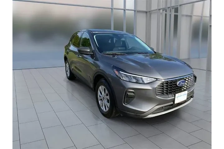 $28000 : Ford Escape 2023 AWD Active image 2