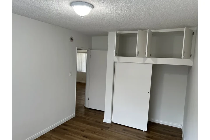 $2195 : APARTAMENTO DE RENTA EN CUDAHY image 9