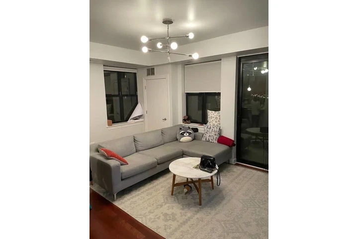 $1800 : Two Bedroom Apartment For Rent image 2