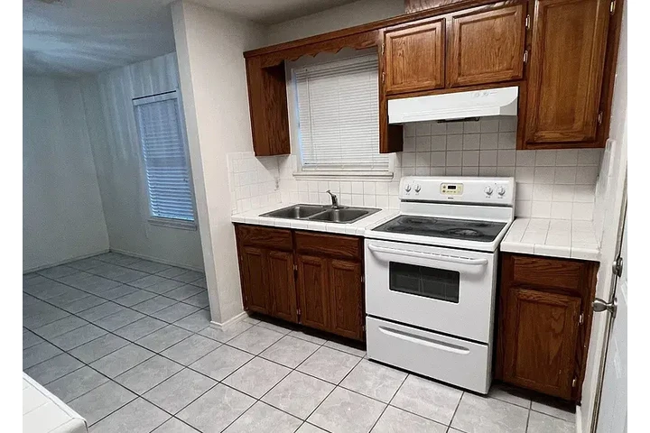 $800 : HOUSE FOR RENT IN BROWNSVILLE image 9