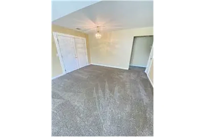 $1900 : Rental property with 3 bedro image 3