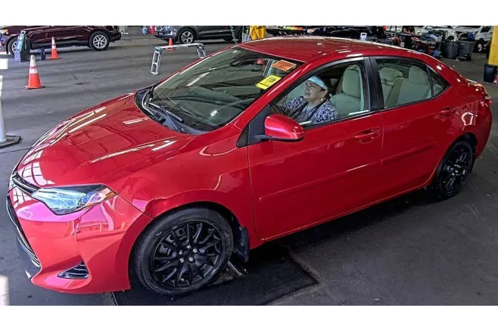 $13995 : 2018 Corolla LE image 3