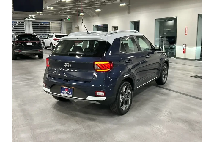 $19238 : Hyundai VENUE 2024 Limited 4 image 9