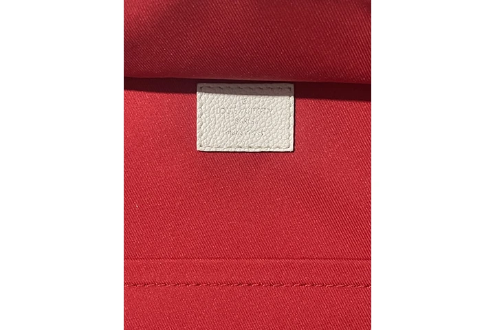 $5500 : Mochila nueva muy buena marca image 10