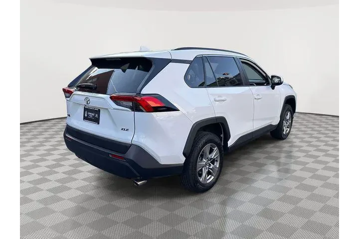$23995 : Toyota RAV4 2023 XLE 4dr SUV image 3