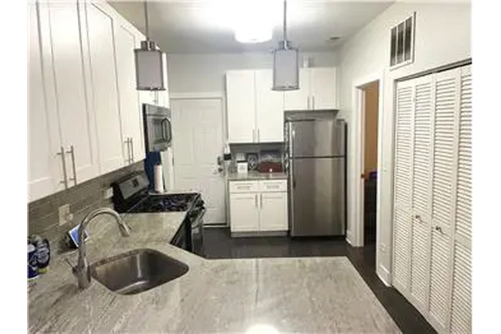 $2650 : Rental property with 1 bedro image 2