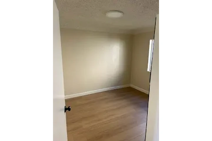 $1750 : RENTO DUPLEX EN L.A/90044 image 3