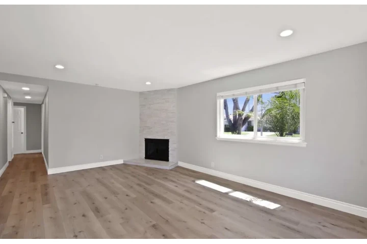 $1900 : Spacious 2 Bedrooms 2Bath Home image 2