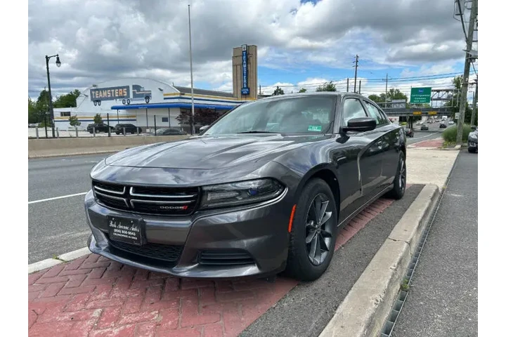 $9995 : 2015 Charger SE image 9