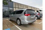 $11990 : 2018 Pacifica Limited thumbnail