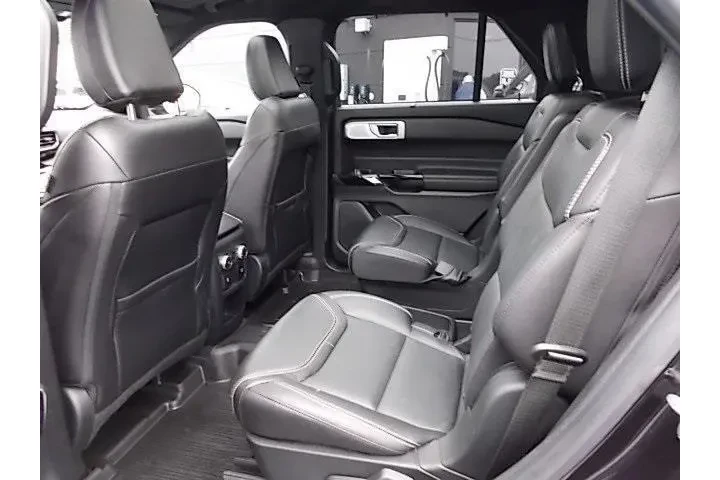$38996 : Ford Explorer 2022 AWD ST 4d image 8