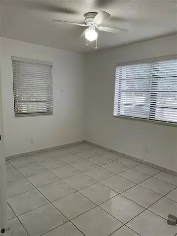 $800 : charming HOME ..Hialeah, FL image 3