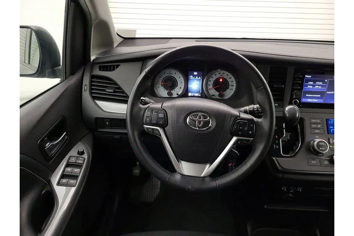$25998 : Toyota Sienna 2018 SE 8-Pass image 10