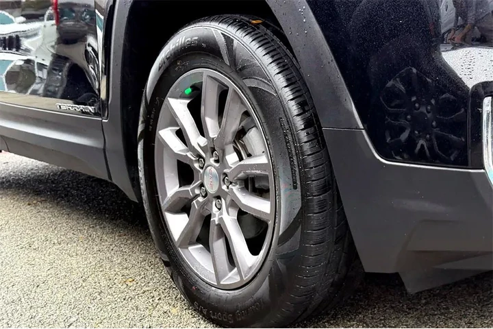 $20781 : GMC Terrain 2024 AWD SLT 4dr image 4