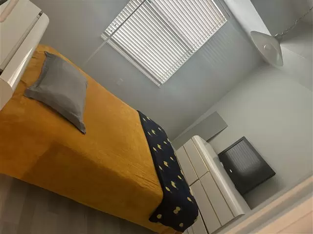 $1100 : Se renta habitación Doral FL image 6