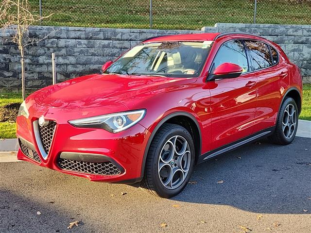 $22643 : 2018 Alfa Romeo Stelvio image 1