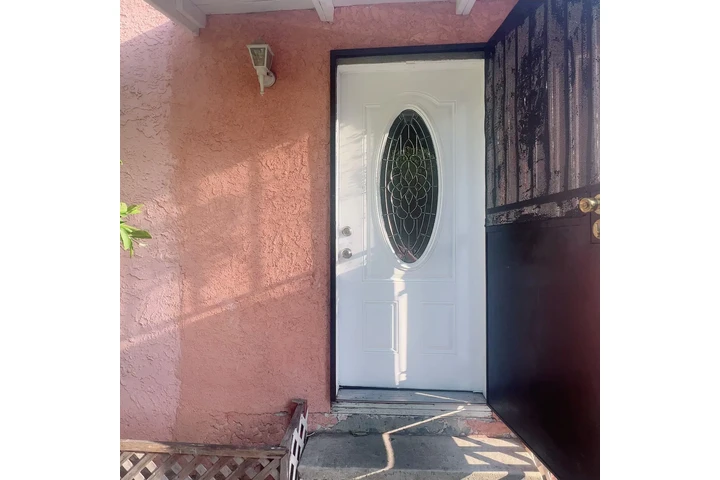 $2495 : Casa con utilidades incluidas! image 3