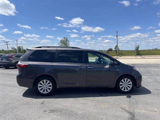 $19545 : 2017 Sienna XLE 7-Passenger image 5