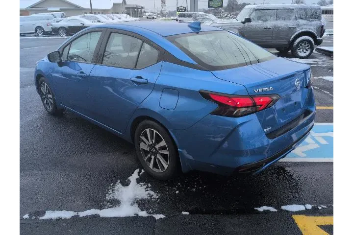 $13050 : Nissan Versa 2021 SV 4dr Sed image 4