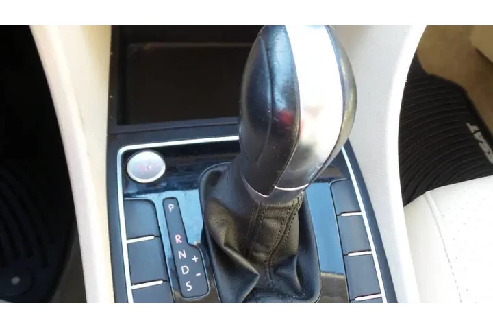 $8900 : 2015 Passat 1.8T Limited Edit image 10