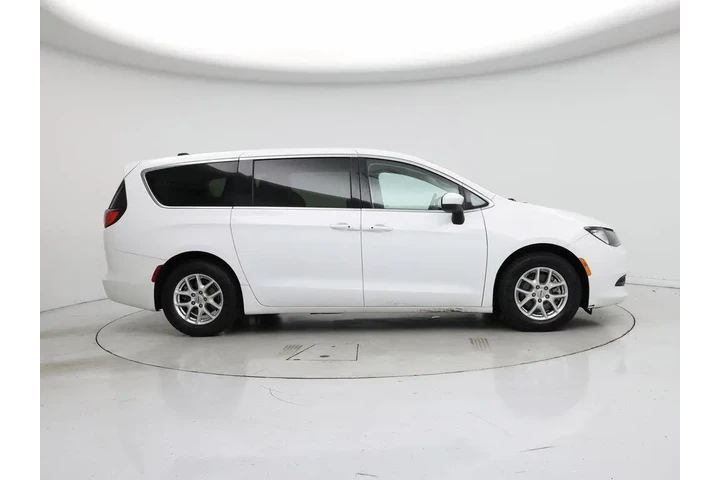 $21998 : Chrysler Voyager 2022 LX 4dr image 7