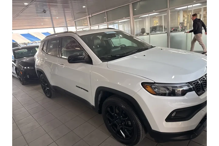 $22361 : Jeep Compass 2025 4x4 Latitu image 4