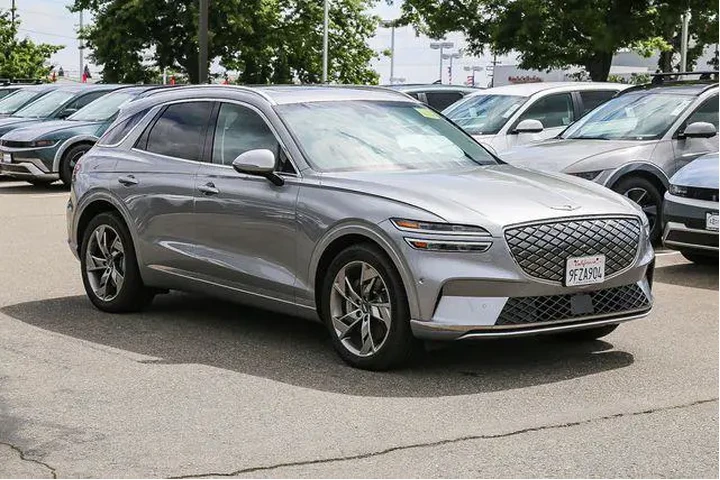 $35792 : Genesis Electrified GV70 202 image 6