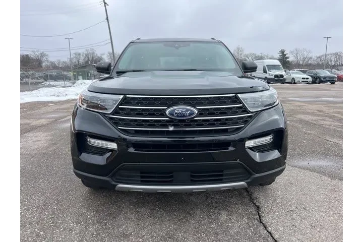 $27345 : Ford Explorer 2023 AWD XLT 4 image 2