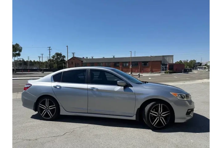 2017 Accord Sport image 4