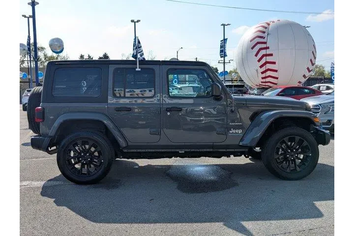 $27976 : Jeep Wrangler 2023 4x4 Sahar image 3