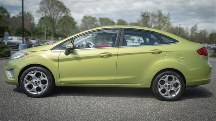 $7500 : PRE-OWNED 2012 FORD FIESTA SEL image 3