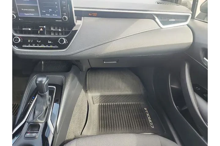 $20990 : Toyota Corolla Hatchback 202 image 10