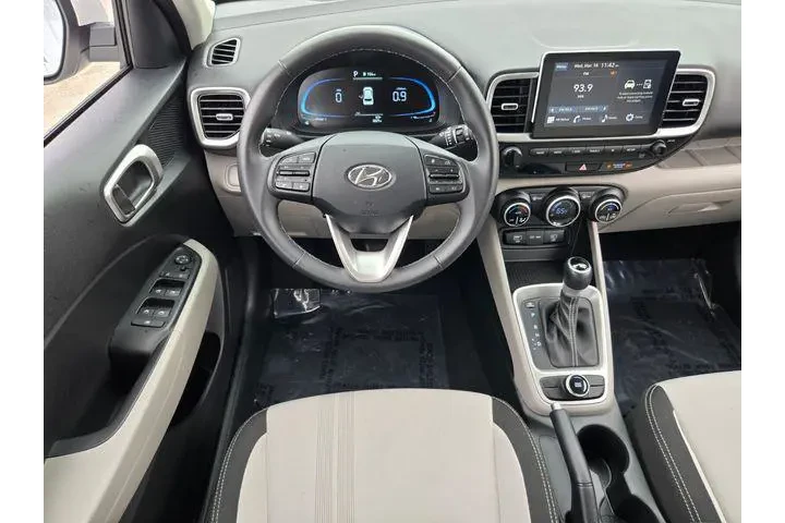 $23414 : Hyundai VENUE 2025 SEL 4dr C image 8